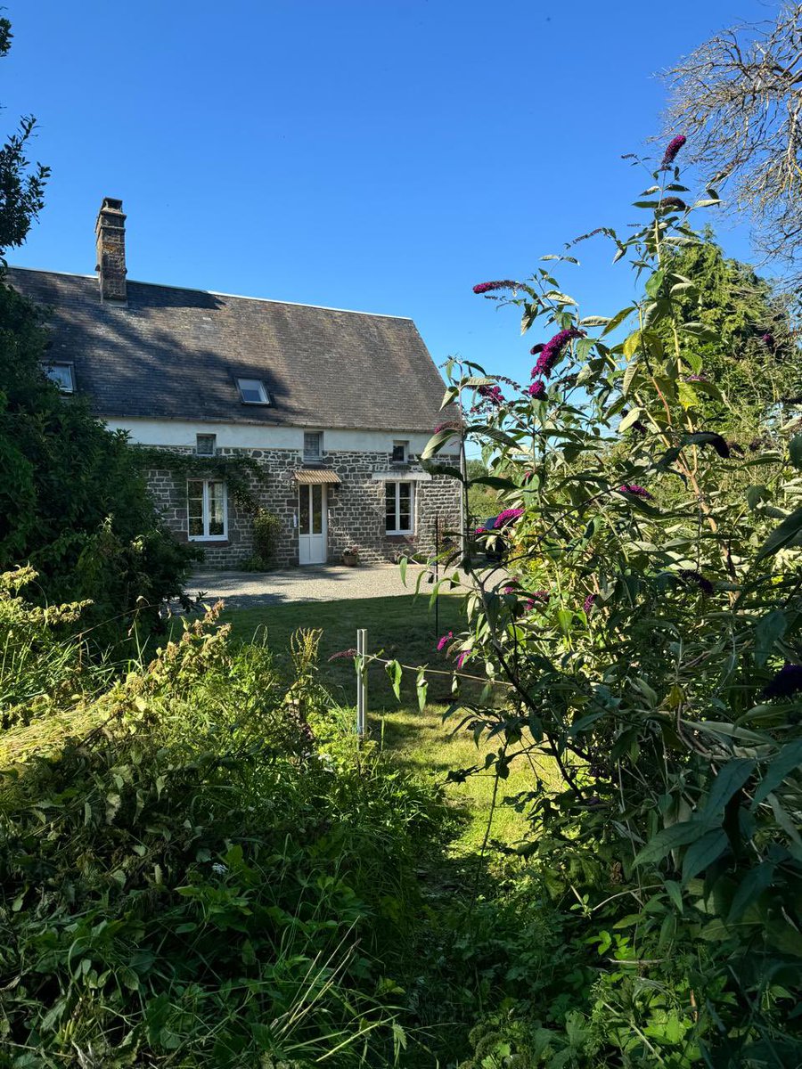 Anyone looking for a do-er upper on France . Ive got a charming property for sale 45mins from Caen ferry port and close to the Normandy beaches . 

cabinetfolliot.com/catalog/produc…