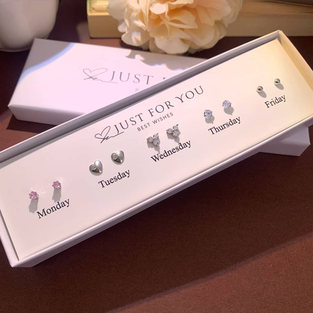 ruby_marilynd's tweet image. Guysssss 
You all are amazing! ❤️❤️❤️

Currently out of stock however you can have the old designs and these new designs on pre order
Frame 1-3 GHC150
You pay GHC 50 for commitment then top up when it arrives
Frame 4 GHC170 
You pay GHC70 for commitment