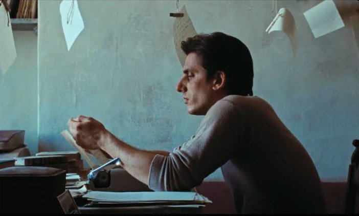 "Kitaplarla, resimlerle, güzel şeylerle dolu olan, insanların alçak sesle konuştukları, kendilerinin ve düşüncelerinin temiz olduğu bir havayı solumak istiyorum."

Martin Eden (2019)