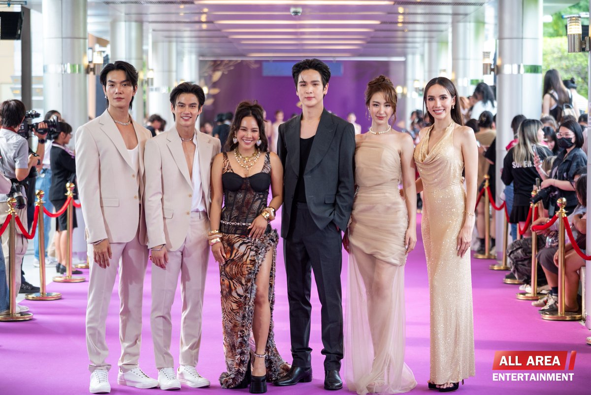 allarea_ent's tweet photo. ผู้จัด และนักแสดงจากซีรีส์ “#ไหนเฮียบอกไม่ชอบเด็ก” ร่วมเดินพรมม่วงในงานประกาศรางวัลไนน์เอ็นเตอร์เทนอวอร์ด 2025

#9entertainawards2025
#mintty #yoonpsn 
#boatyongyut #oatpasakorn 
#cherlynnn #michellebehrmann https://t.co/70UrSVddnS