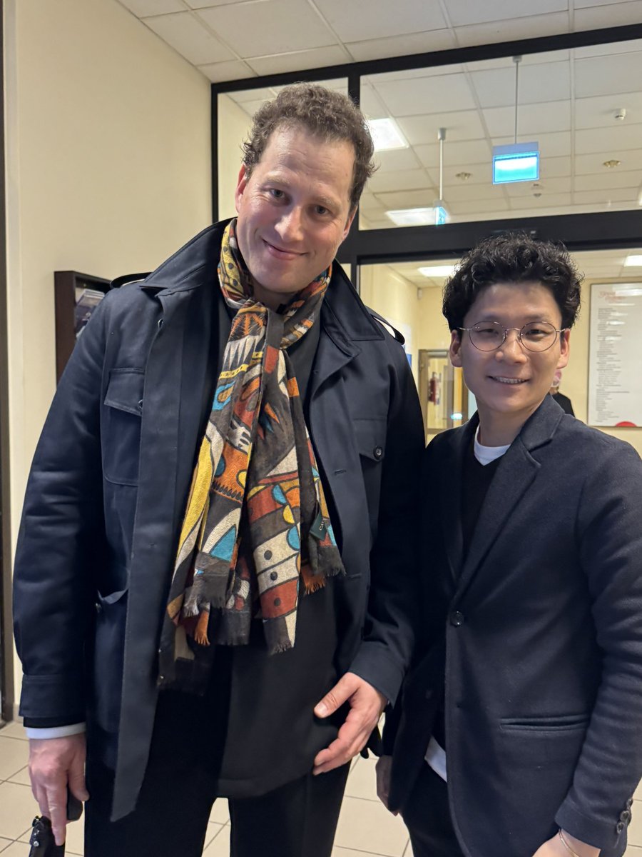 ライプツィヒでは、死後50年を記念して、ゲヴァントハウス管弦楽団とボストン交響楽団によるショスタコーヴィッチ音楽祭が開催中。音楽祭にかこつけて、色んな人と写真撮って貰った😅皆んな優しい。Trifonovはホロヴィッツが1番好きなピアニストで、ネルソンスは日本の市販の指揮棒を使ってるらしい笑