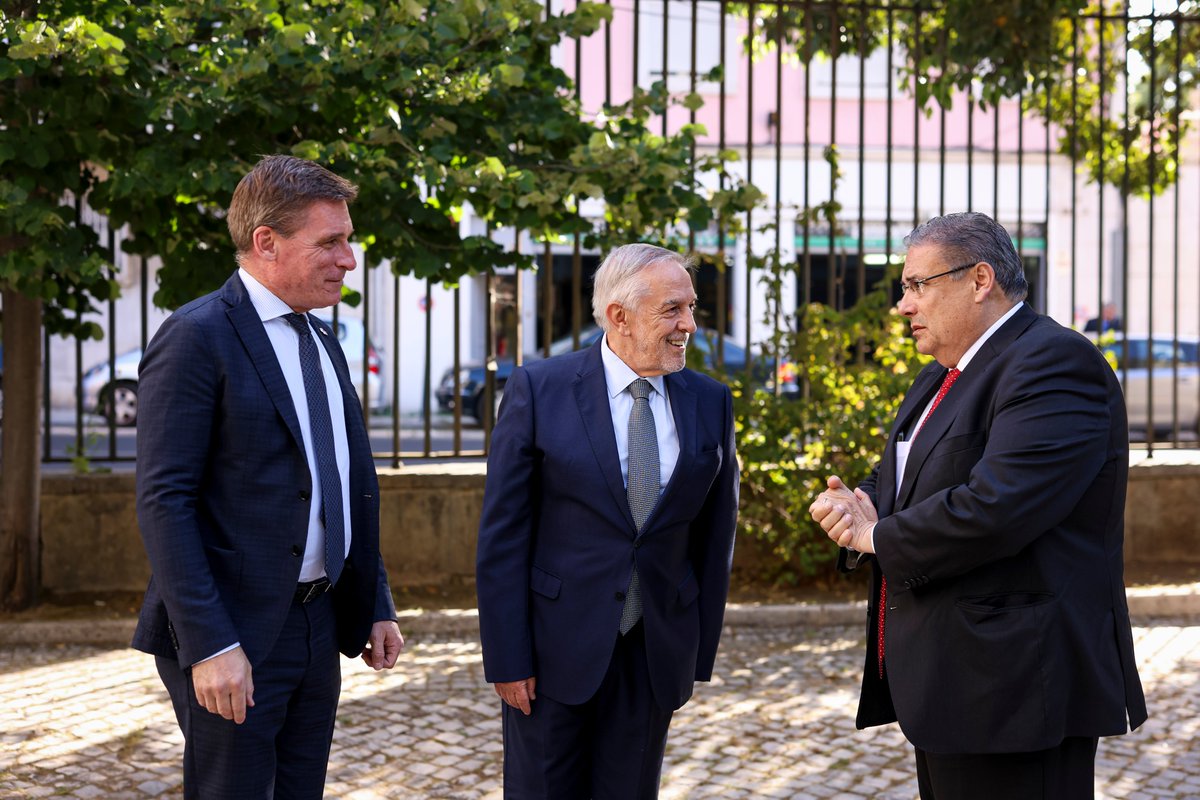 EESC_President's tweet photo. Honoured to open today’s “Citizens can defeat Disinformation” conference in Lisbon, co-organised by the @EU_EESC &amp; the 🇵🇹 Conselho Económico e Social.

Disinformation spreads quickly, but when citizens, civil society &amp; institutions join forces, democracy strikes back stronger. https://t.co/avnByRGkW1