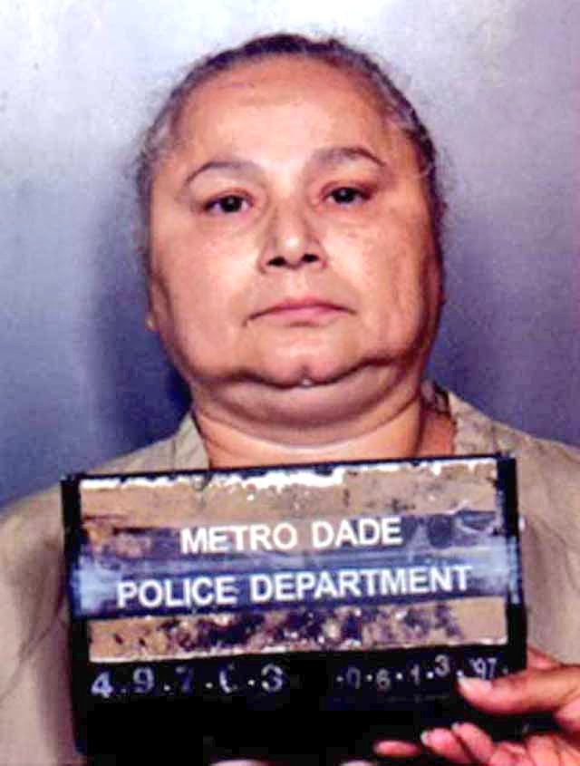 Ordenó ELIMINAR a su primer marido.
Y al segundo.
Y al tercero también.

- Se cargó a más de 200 personas.
- Inventó el "Sicario en Moto".
- Dirigía el cartel desde su sofá.

Vente a descubrir la vida DEMENCIAL de la Viuda Negra.

👇🧵