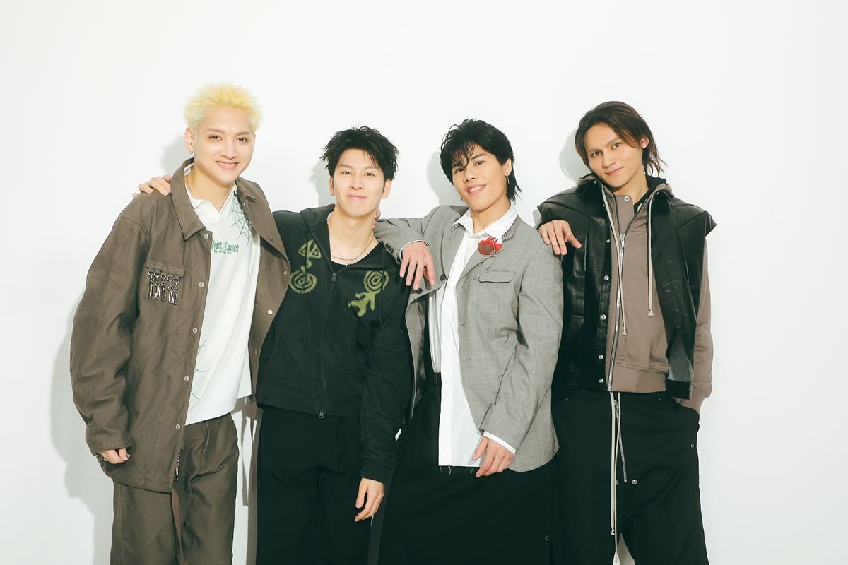 boys__pia's tweet photo. #長谷川慎 さん＆ #龍 さん＆ #鈴木昂秀 さん＆ #後藤拓磨 さんのインタビューを公開🎤

 2冊組フォトブック「WE R」について、グループの年少組だから見える景色とは？
🔗https://t.co/XEQTVarK14

サイン入りポラ🎁も！
@therampagefext @GL16_TRB #THERAMPAGE #WER #WER_DAYS #WER_1998 #98年組 https://t.co/AEEqxTPj8L