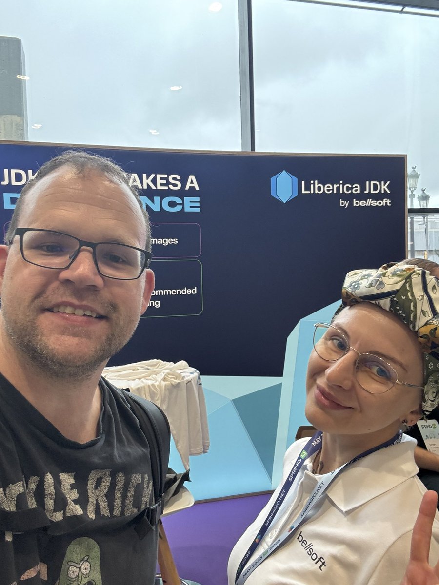 cat_edelveis's tweet image. With the legendary @starbuxman in person, wow!🤩 #springio25