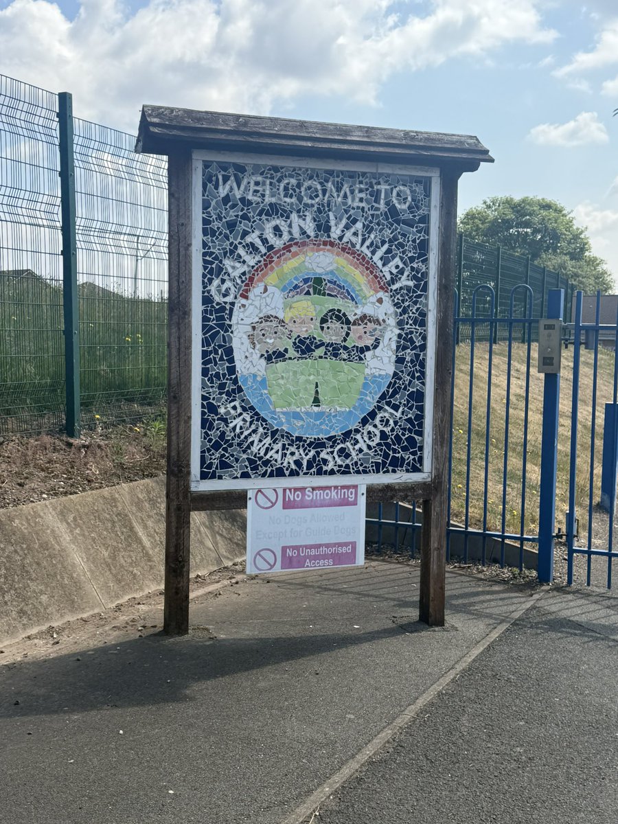 Junior PCSO week 3 at Galton Valley Primary School..
This week’s topic:
🔴 E-Safety
🔴 Knife Crime