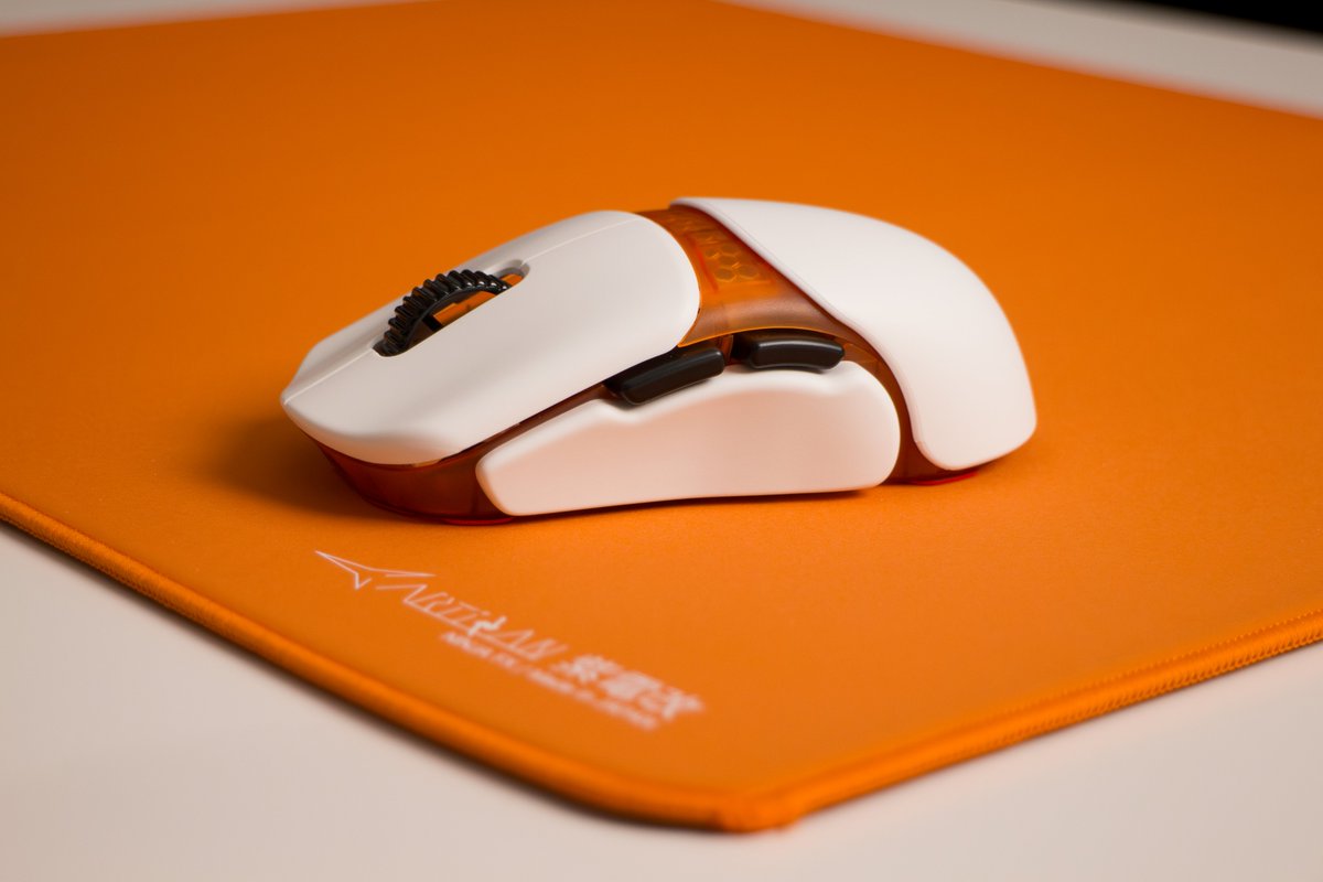 Orbital Pathfinder, 3000'den fazla şekle imkan sağlayan acayip kutu içeriği ve uzun bir geliştirme döneminin ardından, 189$'lık fiyat etiketiyle çıkışını yaptı.

Turuncu renk kabuğu da istiyorsanız +35$ yazıyor.