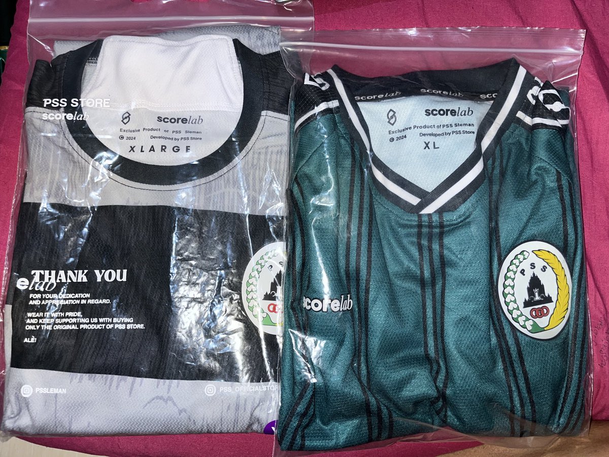 Ndang dituku lek, dinggo sangu ngetan 
- Jersey Training (New masih ada tag)
- Jersey Home (1 kali pakai)
#UGDforPSS 
<a href="/UGDforPSS1976/">UGDforPSS</a> 
<a href="/STxPSS/">SHINE TOGETHER</a>