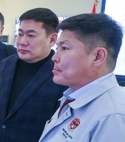 Ми хоёр дүү Бэрхээс ирээд нэг Улсыг нөгөө нь Хотыг бэрх болголоо одоо хөтөлцөөд очиж Сумаа хөгжүүлээ чаднаа та хоёр би та хоёрт итгэж байнаа асуудалгүй чадна та хоёр женкоо ахыгаа бас авч яваарай очоод жагсаалыг бол донин болгоно моах гэдэг 🙏🇲🇳👌