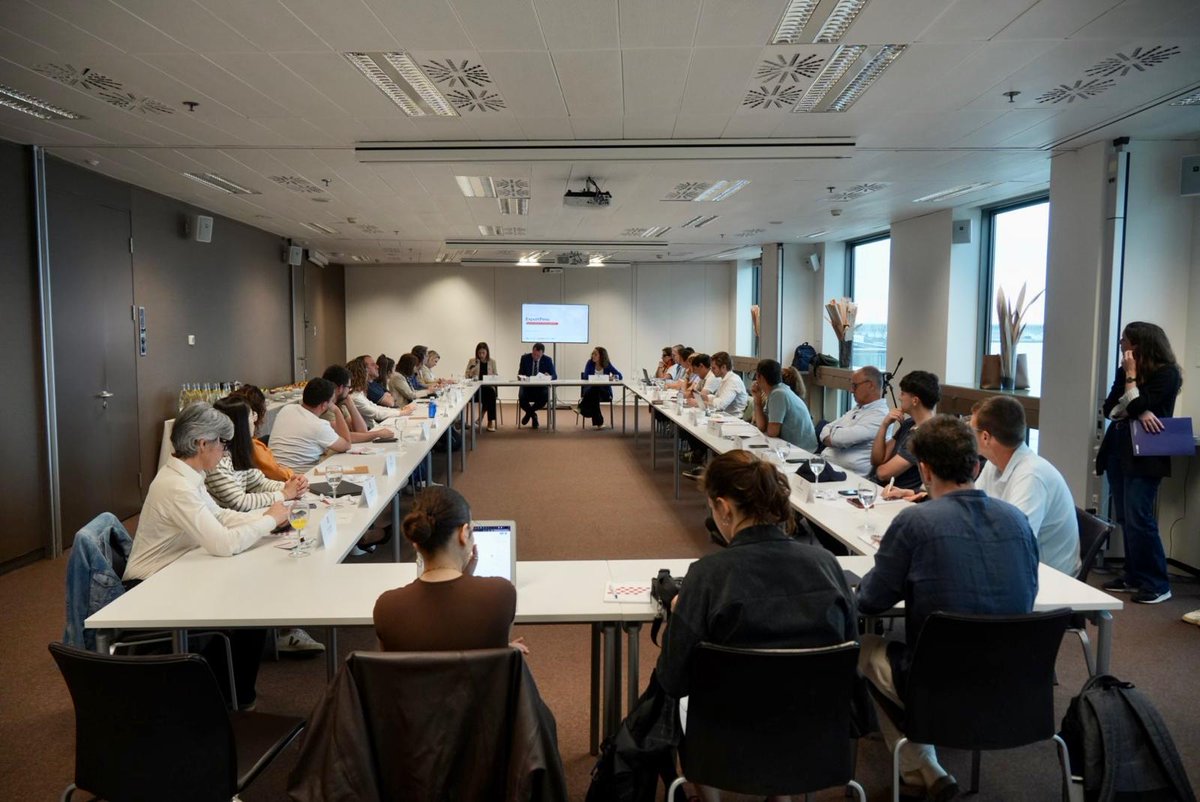 Prodeca (@prodecat) on Twitter photo 👉Presentem #ProdecaExportPime, el nou programa de mentoratge per internacionalitzar pimes agroalimentàries catalanes.
📌La presentació ha comptat amb el conseller d'<a href="/agriculturacat/">Agricultura</a>, <a href="/oscarordeig/">Òscar Ordeig</a>, la directora de #Prodeca, <a href="/deliaperpinya/">Dèlia Perpiña Giné</a>, i les empreses participants. 👉Presentem #ProdecaExportPime, el nou programa de mentoratge per internacionalitzar pimes agroalimentàries catalanes.
📌La presentació ha comptat amb el conseller d'<a href="/agriculturacat/">Agricultura</a>, <a href="/oscarordeig/">Òscar Ordeig</a>, la directora de #Prodeca, <a href="/deliaperpinya/">Dèlia Perpiña Giné</a>, i les empreses participants.