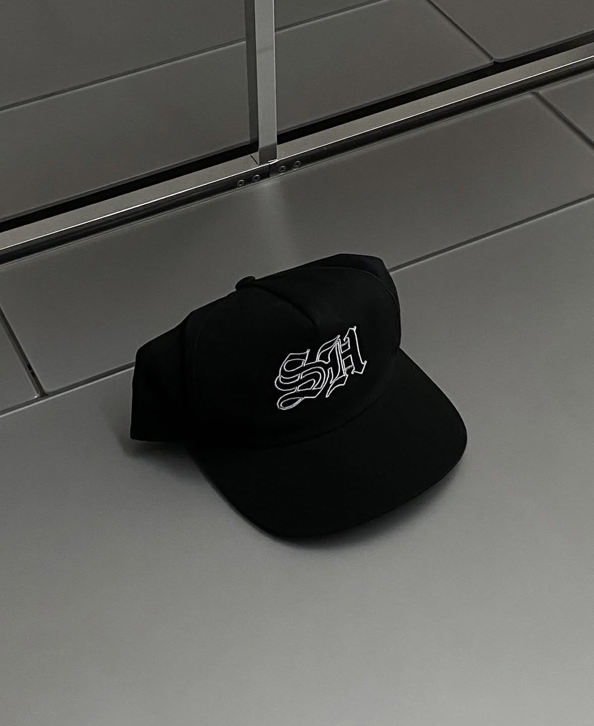 Safe House Old English Hat