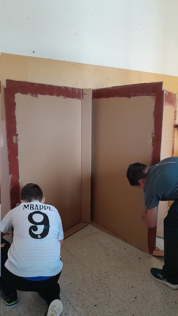 Empiezan los preparativos para la obra de teatro de fin de curso. #volamosjuntos