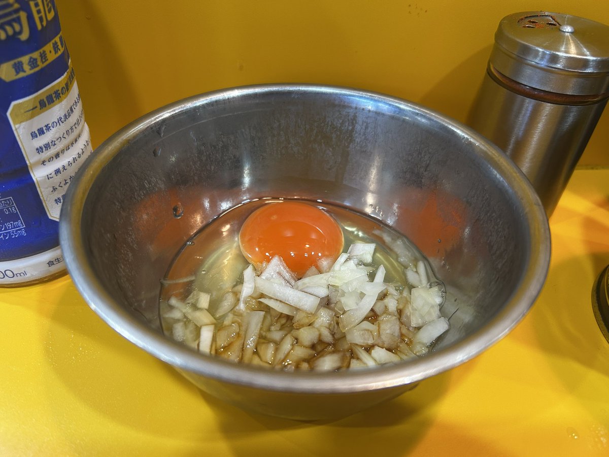 #ラーメン二郎八王子野猿街道店2
つけ麺麺少なめ熱盛り、たまねぎたまご。
ヤサイ少なめニンニク。

2週間ぶりの野猿です。
熱盛り柔らか麺がサイコーに旨い！

今日も美味しかった！
ごちそうさまでした。🤚