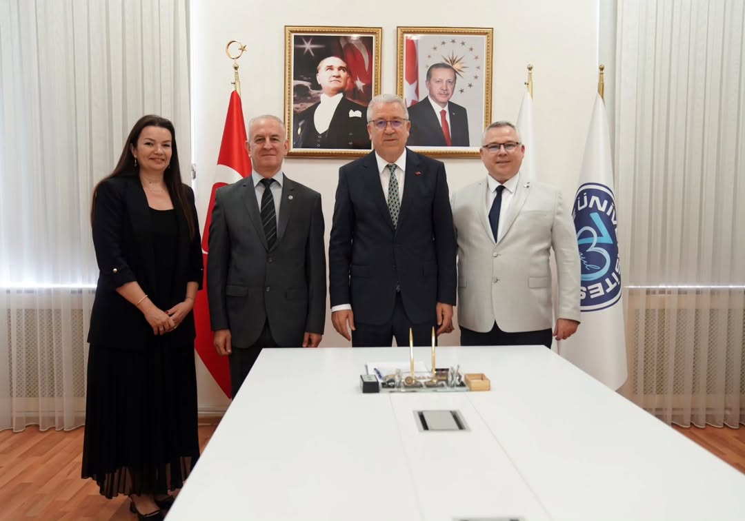 Ege Üniversitesi Su Ürünleri Fakültesi (@eu_sufak) on Twitter photo #Repostedfrom <a href="/ProfNecdetBudak/">Prof.Dr.Necdet BUDAK</a>
..........
Su Ürünleri Fakültesi Dekanlık görevine atanan Prof. Dr. Halil Şen ile Dekan Yardımcıları Prof. Dr. Aslı Cadun Yünlü ve Doç. Dr. M. Tolga Tolon'a nazik ziyaretleri için teşekkür ediyorum. #Repostedfrom <a href="/ProfNecdetBudak/">Prof.Dr.Necdet BUDAK</a>
..........
Su Ürünleri Fakültesi Dekanlık görevine atanan Prof. Dr. Halil Şen ile Dekan Yardımcıları Prof. Dr. Aslı Cadun Yünlü ve Doç. Dr. M. Tolga Tolon'a nazik ziyaretleri için teşekkür ediyorum.