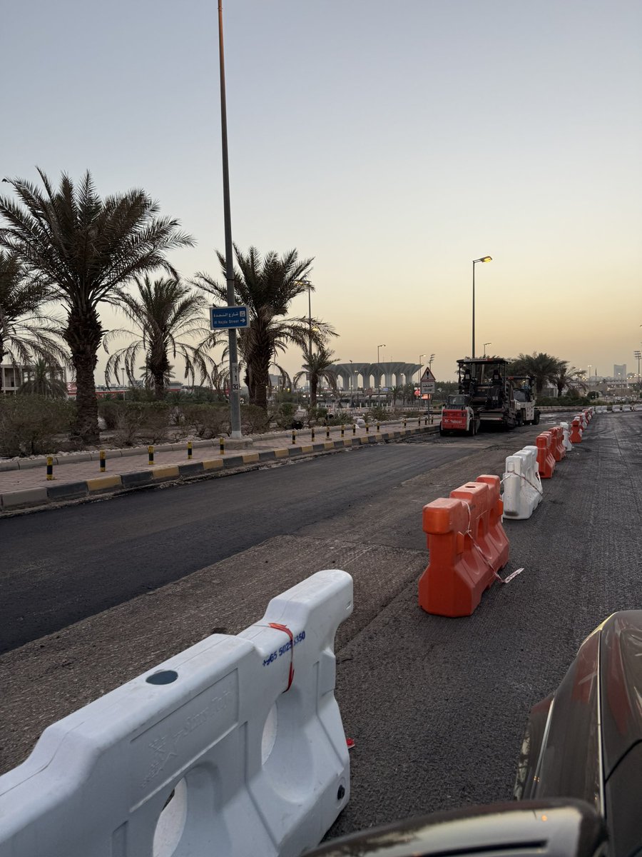 أعمال صيانة لشارع في العديلية طولة فقط 300 متر  صارلهم الأشغال يشتغلون فيه ثمانية 
أيام وماخلص لما الحين 😂