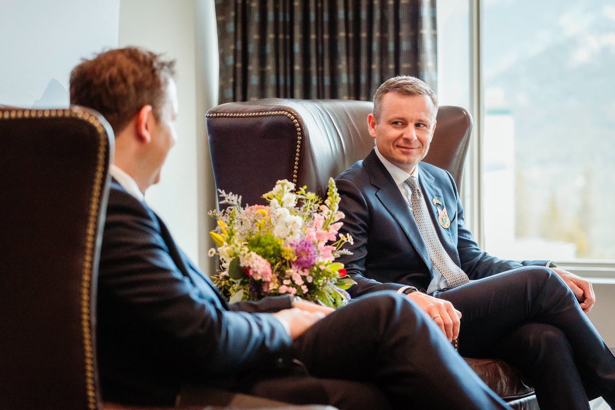 MinFin Ukraine (@minfin_ukraine) on Twitter photo .<a href="/SergiiMarchenk3/">Sergii Marchenko</a> обговорив з міністрами фінансів Канади та Німеччини <a href="/FP_Champagne/">François-Philippe Champagne (FPC) 🇨🇦</a> & <a href="/larsklingbeil/">Lars Klingbeil 🇪🇺</a> підтримку України. 🇨🇦 та 🇩🇪 є одними з лідерів допомоги Україні з 2022. Пряма бюджетна підтримка від Німеччини сягає $1,7 млрд, Канади - $7,1 млрд.
Деталі: surl.lu/pvwszz .<a href="/SergiiMarchenk3/">Sergii Marchenko</a> обговорив з міністрами фінансів Канади та Німеччини <a href="/FP_Champagne/">François-Philippe Champagne (FPC) 🇨🇦</a> & <a href="/larsklingbeil/">Lars Klingbeil 🇪🇺</a> підтримку України. 🇨🇦 та 🇩🇪 є одними з лідерів допомоги Україні з 2022. Пряма бюджетна підтримка від Німеччини сягає $1,7 млрд, Канади - $7,1 млрд.
Деталі: surl.lu/pvwszz