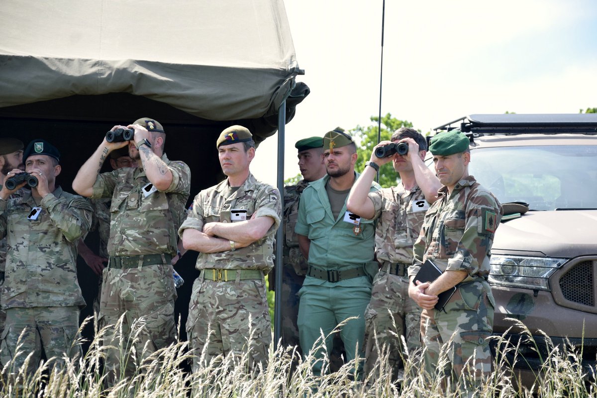 4RE_CDC's tweet photo. 🌐Notre Séminaire internat. des formateurs d’unités d’élite (13-15 mai) a réuni des officiers 🇺🇸, 🇩🇪, 🇬🇧 et 🇪🇦 pour échanger les bonnes pratiques : durcissement de l’instruction, emploi des #drones, combat dans les tranchées, #IA, etc.
Le #4RE se remet en question pour évoluer ! https://t.co/4xy4AWzSHc