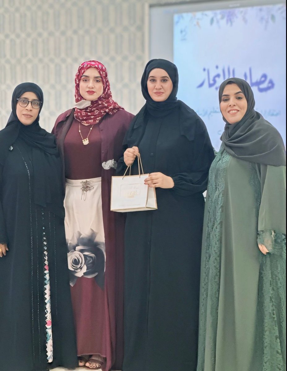 ضمن جسور التواصل الإجتماعيص والشراكة المجتمعية لمبادرة(سفراء الرياضة) المستدامة عبرت ذ. باسمة الحمادية عن خالص امتنانها للأستاذة: ندى الجابرية رئيسة لجنة الأنشطة بمجلس أولياء الأمور لتعاونها في المبادرة من المجتمع المحلي .

#فعاليات_تعليمية_شمال_الباطنة