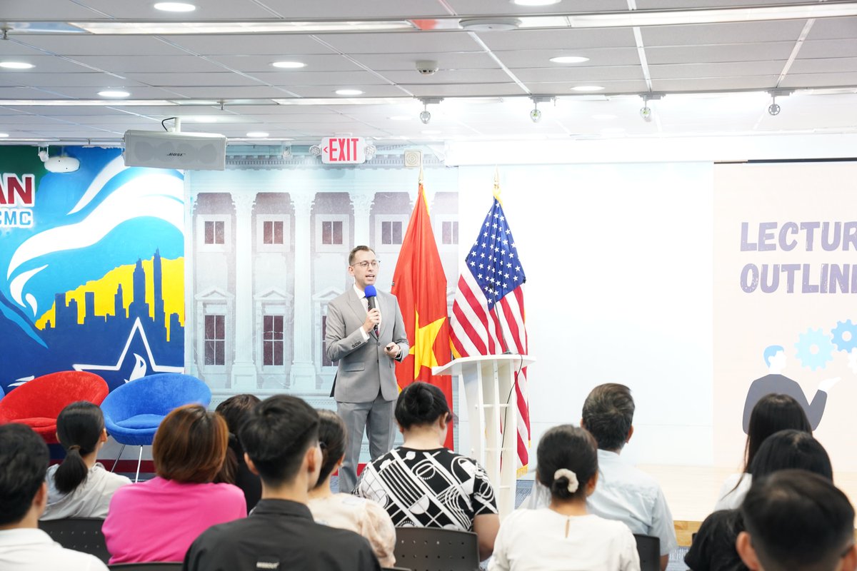 AlexParini's tweet image. We scroll fast. But good thinking takes time.

In my recent lecture on critical thinking at the American Center in Ho Chi Minh City, I spoke with over 100 attendees about how to slow down, question deeply, and think more clearly in a world that often pushes us to react.