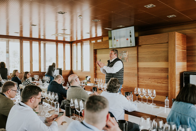 🚂 🍷 Nuestra querida Asociación del Barrio de la Estación cierra la tercera edición de su jornada profesional, BEIWE, con una cifra récord, reuniendo a más de 600 profesionales y haciendo muy especial este hermanamiento con bodegas de Borgoña.
