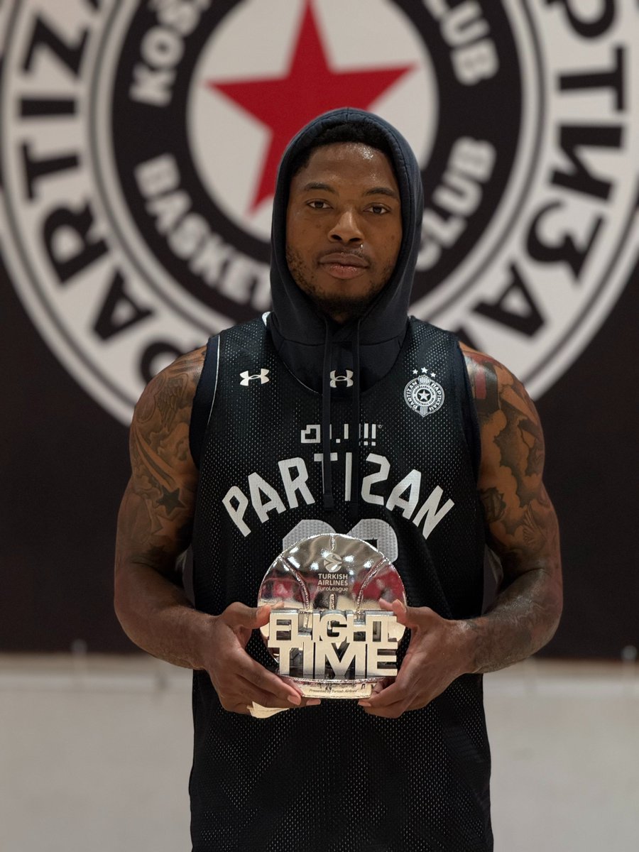 EuroLeague's tweet image. 🚀 Tyrique Jones takes home the Turkish Airlines Flight Time Dunk of the Season after an explosive slam that shook the rim for Partizan 🏀

His high-flying moment captured the imagination of fans across Europe and lit up the highlight reels all season long 🔥

#FlightTime I
