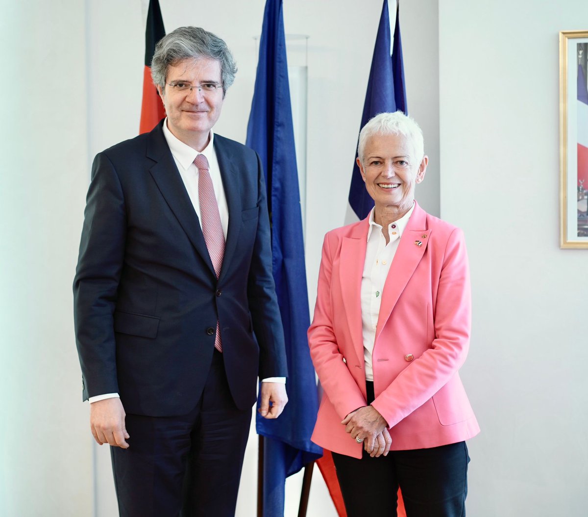 François Delattre (@amb_delattre) on Twitter photo Es war mir eine Freude, mich mit der Abgeordneten <a href="/AssembleeNat/">Assemblée nationale</a> & Ko-Vorsitzenden des Vorstands der 🇩🇪-🇫🇷 Parlamentarischen Versammlung <a href="/KlinkertBrigitt/">Brigitte Klinkert</a> zu unterhalten. Die parlamentarische Zusammenarbeit ist unerlässlich, um der 🇩🇪-🇫🇷 Partnerschaft zusätzliche Impulse zu geben! Es war mir eine Freude, mich mit der Abgeordneten <a href="/AssembleeNat/">Assemblée nationale</a> & Ko-Vorsitzenden des Vorstands der 🇩🇪-🇫🇷 Parlamentarischen Versammlung <a href="/KlinkertBrigitt/">Brigitte Klinkert</a> zu unterhalten. Die parlamentarische Zusammenarbeit ist unerlässlich, um der 🇩🇪-🇫🇷 Partnerschaft zusätzliche Impulse zu geben!