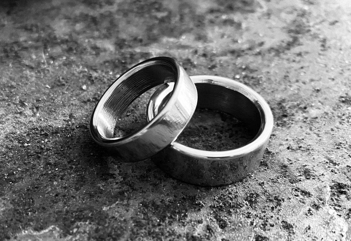 Ringen klaar om te laten laseren voor een rozenceremonie !! ♥️♥️♥️

Rings ready to be lasered for rose ceremony♥️♥️♥️

#bdsmamérica #bdsmgirls #bdsmart #bdsm #bdsmplay #bdsmdominant #bdsmcollar