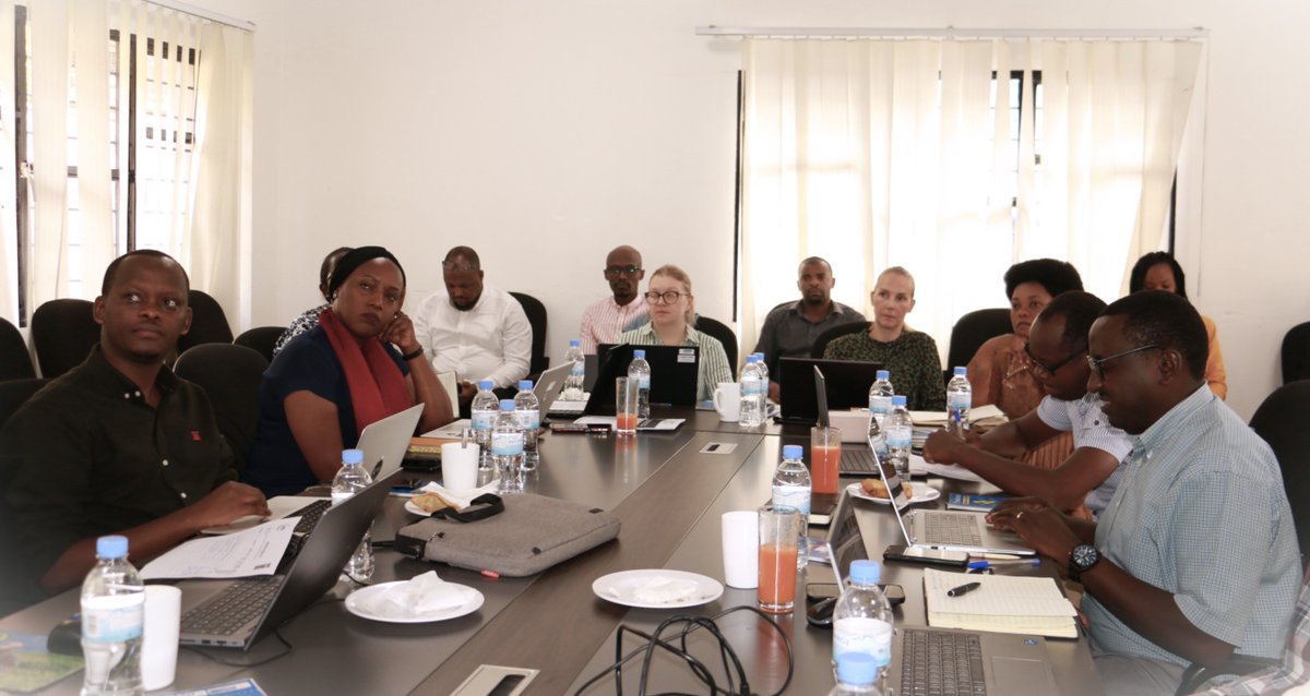 RwandAgriExport's tweet image. Today, NAEB with partners under the ‘FIT for Fair Project,’ convened the first multi-stakeholder workshop as part of the EU Due Diligence Working Group. The session focused on aligning Rwanda’s coffee sector with key #EU market compliance frameworks such as #EUDR and #CSDDD .