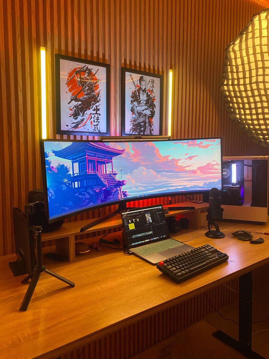 gekyume1021's tweet image. Today i realized how long ive come with my brother @ozenua_ 
Our love for tech has given us so many memories.
Supplying and building each of his setup feels personal and watching him evolve from a generic monitor to a full setup is just amazing 😁
His growth is undeniable