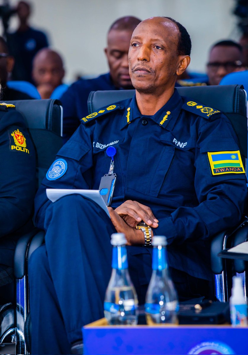 Amateka yubatswe na Polisi y’u Rwanda mu gucunga umutekano mu mahanga.🇷🇼♥️

Polisi y’u Rwanda kuva yavugururwa igatangira gukora kinyamwuga kugeza ubu imyaka 25 imaze kwihirika.

Mu bigwi byinshi umuntu yavuga bimaze kugerwaho na Polisi yacu harimo gucunga umutekano mu bindi