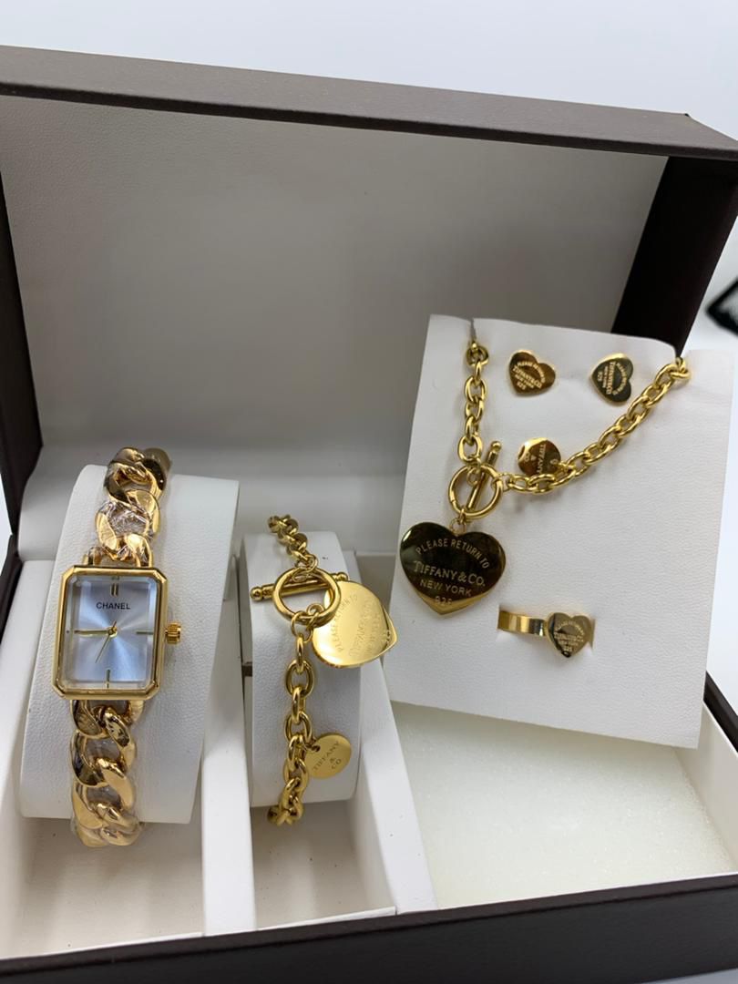 Perfect Gift ideas for her
Complete jewelry set 🎁 

PRICE 🏷️ 40,000
Fully packaged 🎁
📍Lagos/ Delivery is nationwide 
<a href="/peng_writer/">Ibrahim Kazeem Content writer and SMM</a>
<a href="/heeeroooh/">The Chosen One</a> 
<a href="/NH_Duke/">Duke in the Northern Hemisphere</a> 
<a href="/KimwiseUTDSeven/">KimWise</a>