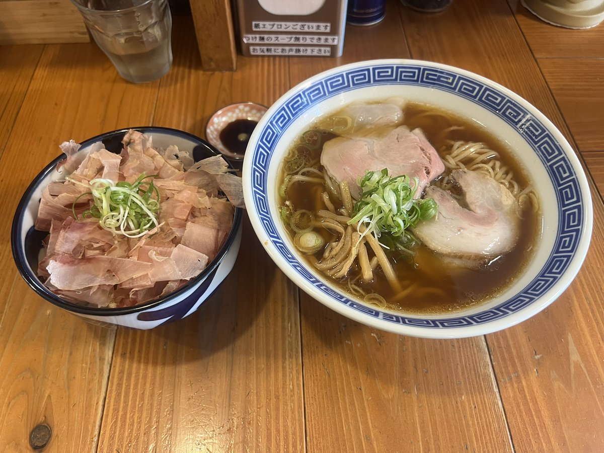 geal_taiga's tweet photo. 今日は休みなので店長オススメのラーメン屋へ🍜
醤油ラーメンめっちゃ美味しかったけど、他にも気になるラーメンやつけ麺が多くて…通わないと🤣

#らぁ麺TORRY
#ラーメン
#TORRY https://t.co/5QwXBIlcfu