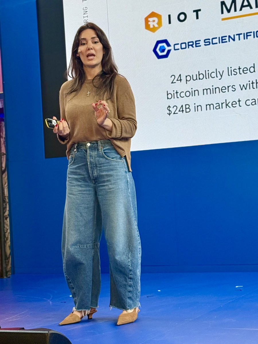 emschanning's tweet photo. The one and only @Melt_Dem kicking it and explaining the math at @avax Summit London yesterday https://t.co/6NHQhZp4sk