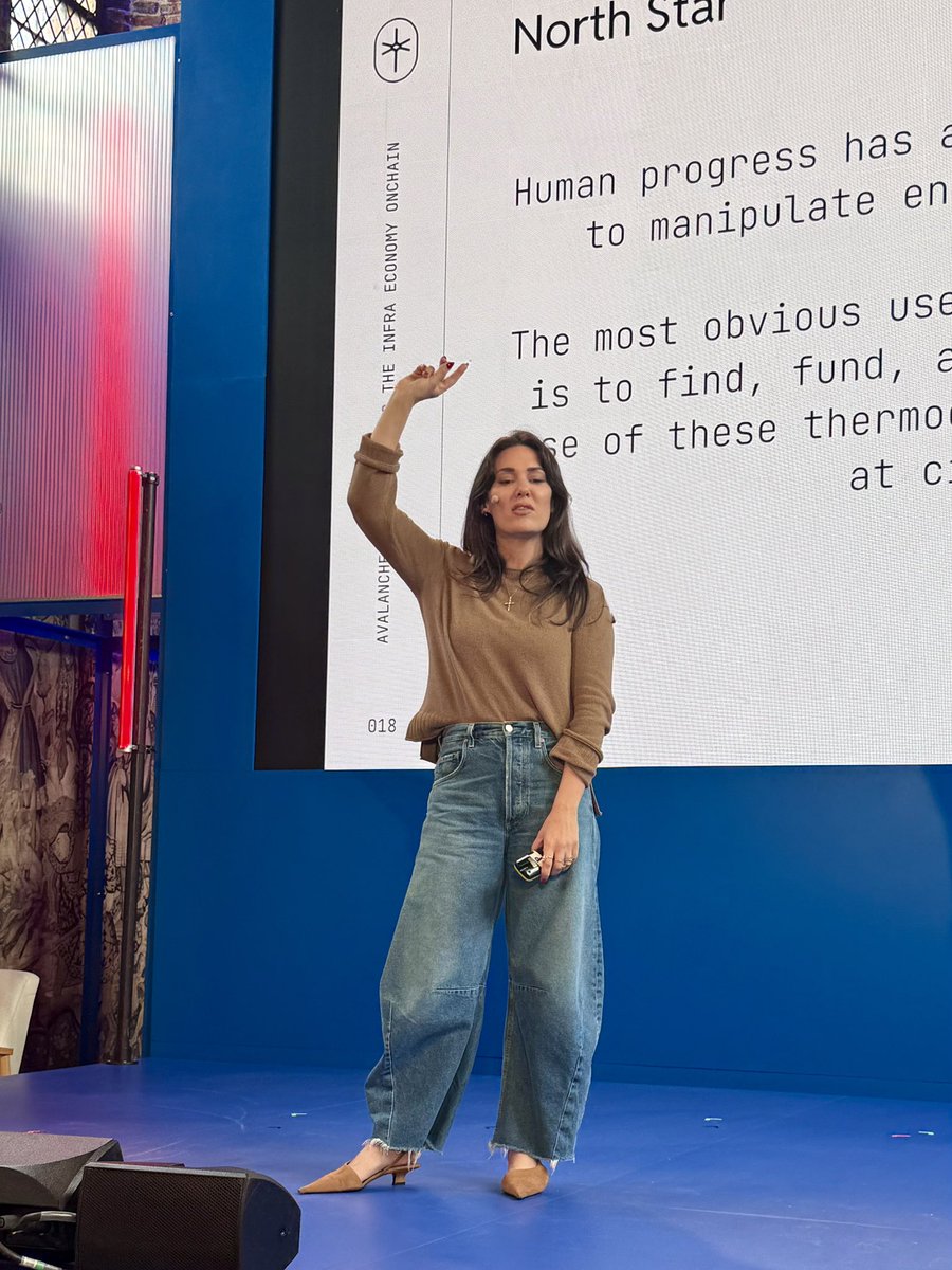 emschanning's tweet photo. The one and only @Melt_Dem kicking it and explaining the math at @avax Summit London yesterday https://t.co/6NHQhZp4sk