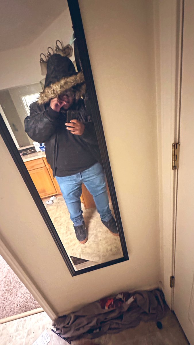 lolaugix's tweet photo. I think my hoe out cheating😢😢 https://t.co/Up94x8zAF6