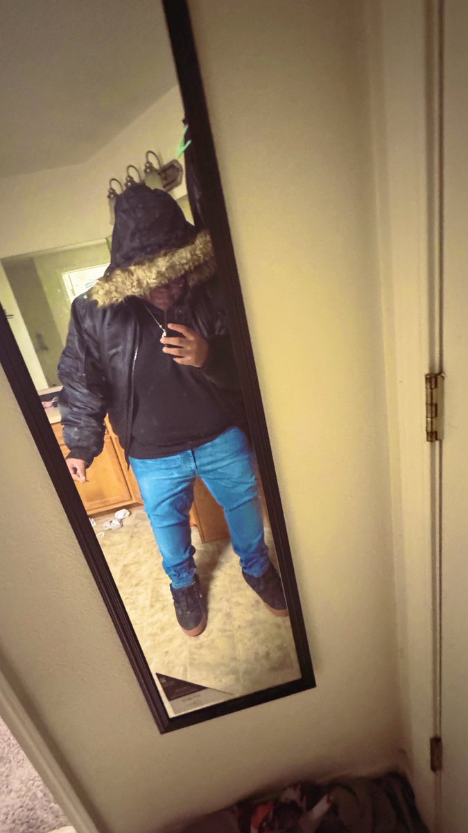 lolaugix's tweet photo. I think my hoe out cheating😢😢 https://t.co/Up94x8zAF6