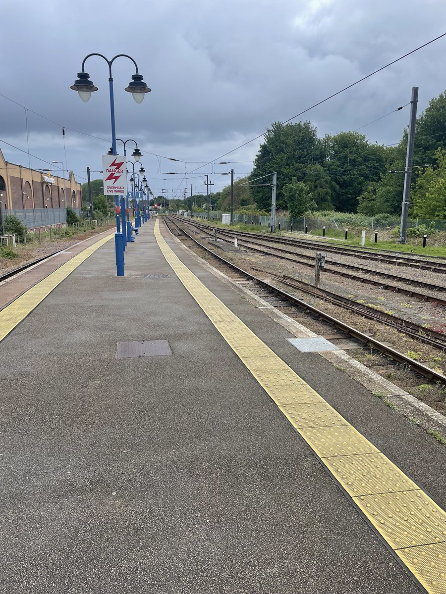 Awaiting my train to London for an action pace ⁦<a href="/RE_Hubs/">RE Hubs</a>⁩ team meeting day!