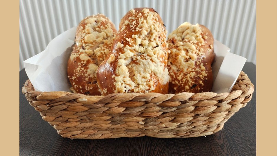Not all challahs are made equal -French style brioche with cranberries kneaded through it and topped up with our homemade crumble.