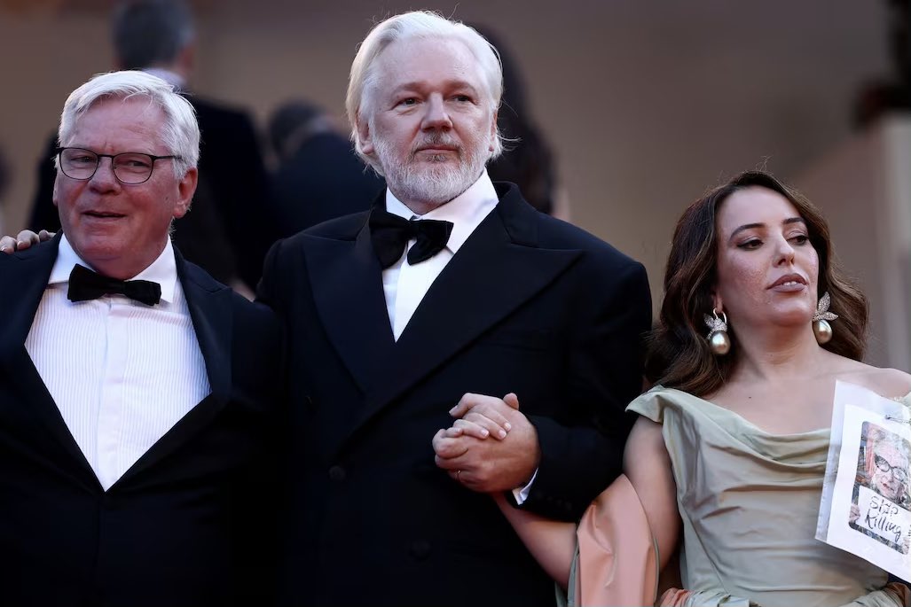 There has now been some mainstream reporting on the Assange film winning at the Cannes Film Festival…

But can you guess which media outlet is missing…?

It’s not these:
Guardian
theguardian.com/film/2025/may/…

NewsCorp
news.com.au/breaking-news/…

CanberraTimes
canberratimes.com.au/story/8973253/…