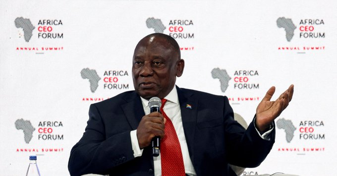 SHREYASHAR963's tweet photo. Trump confronts South Africa's Ramaphosa in the Oval Office, pushing discredited "white genocide" claims with videos, echoing his Zelensky clash. #TermiteInvasion #NamayingoHealth #OGAnunoby #NnamdiKanu #FBIFinale https://t.co/S8B1tZyFo6