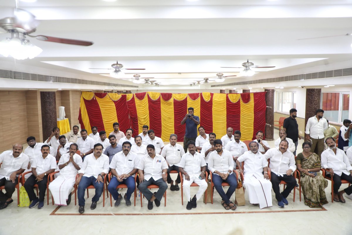 nchitrarasu's tweet photo. "2026 சட்டமன்றத் தேர்தலை இலக்காகக் கொண்டு, கழகத் தலைவர், நம் மாண்புமிகு முதலமைச்சர் @mkstalin அவர்களின் ஆணைக்கிணங்க, மாண்புமிகு துணை முதலமைச்சர் அண்ணன் @Udhaystalin அவர்களின் வழிகாட்டுதலின்படி, சென்னை மேற்கு மாவட்டம், #ChepaukTriplicane தொகுதியில் ஒரு முக்கிய கலந்தாய்வு கூட்டம் நடைபெற்றது.
கழக துணைப் பொதுச் செயலாளர் அண்ணன் @dmk_raja மற்றும் நாடாளுமன்ற உறுப்பினர் அண்ணன் @Dayanidhi_Maran அவர்களுடன் இணைந்து, வரவிருக்கும் தேர்தலுக்கான வெற்றி வியூகங்கள் குறித்து ஆலோசனைகளை மேற்கொண்டோம்.
#DMK #DMK4TN
#ChennaiWestDMK #Chitrarasu