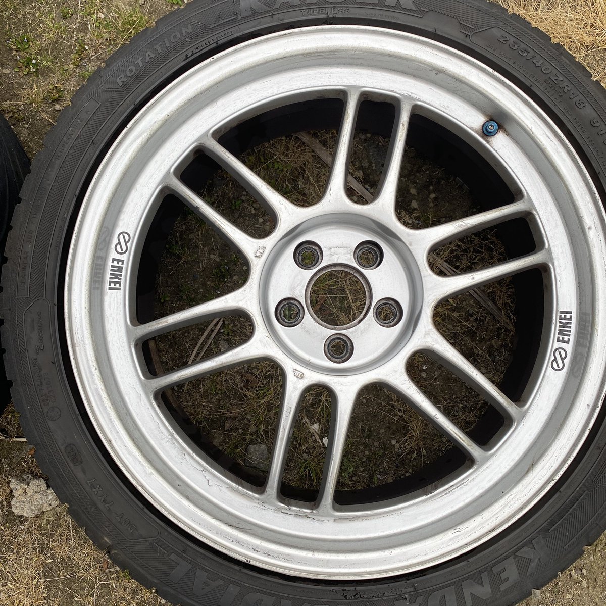 pleors_ra2's tweet photo. #ホイール売ります

エンケイ ENKEI RPF1 
18インチ　8J+45 PCD100 4本

詳細はDMでお話しします。
なるべく早めに売りたいです。

直接引取のみ　群馬から

#エンケイ
#RPF1
#18インチ
#pcd100 https://t.co/WH4JnbjTQS
