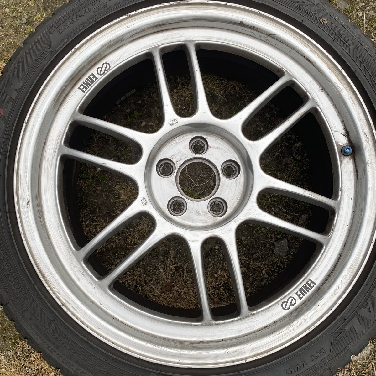 pleors_ra2's tweet photo. #ホイール売ります

エンケイ ENKEI RPF1 
18インチ　8J+45 PCD100 4本

詳細はDMでお話しします。
なるべく早めに売りたいです。

直接引取のみ　群馬から

#エンケイ
#RPF1
#18インチ
#pcd100 https://t.co/WH4JnbjTQS