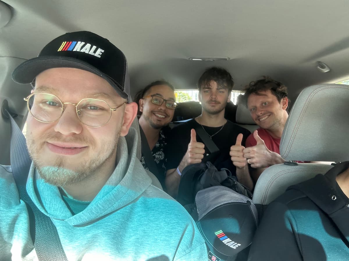 Had an amazing week at Stellar Builder Summit Toronto! Now heading to the airport to begin our way home with <a href="/esteblock_dev/">Esteban Iglesias</a>, <a href="/Equit_X/">EquitX</a> &amp; <a href="/PamphileRoy/">Pamphile Roy</a>.  🫶

"Give me your USDC address for the taxi"