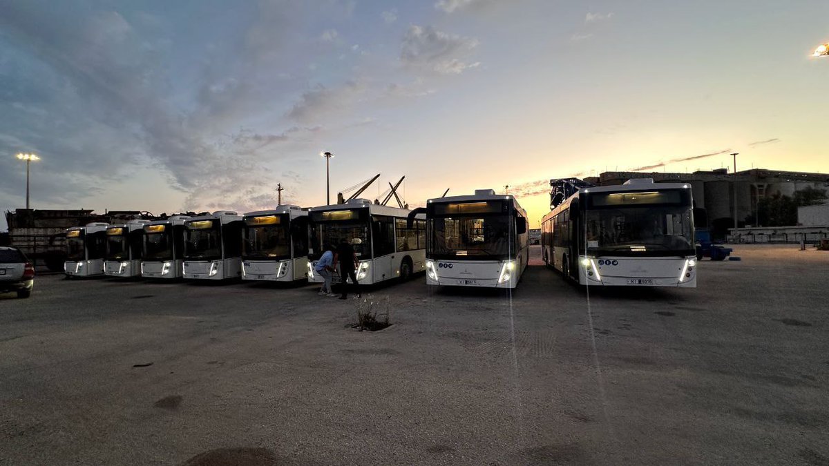 QUSAY_NOOR_'s tweet image. A new #batch of public transport buses has arrived at the Port of #Tartous from #Belarus and will be received by the Passenger Transport Directorate in #Latakia.
These #buses are part of the Ministry of Transport’s plan to strengthen the internal transportation network in the