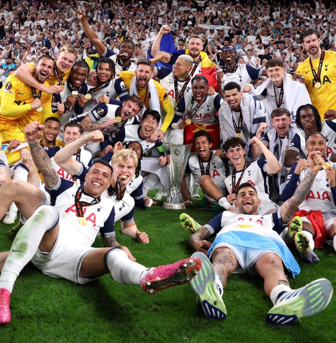 EUROPA LEAGUE-MESTERE!! 🏆

Vi podder i ettermiddag! 

Fyr løs med innspill, tanker, følelser, spørsmål og alt du måtte ønske at vi skal innom! 🎉🥳🍾

<a href="/erikheimdal00/">Erik K. Heimdal</a> <a href="/Lars_Peder/">Lars Peder Karset Hellerud</a>