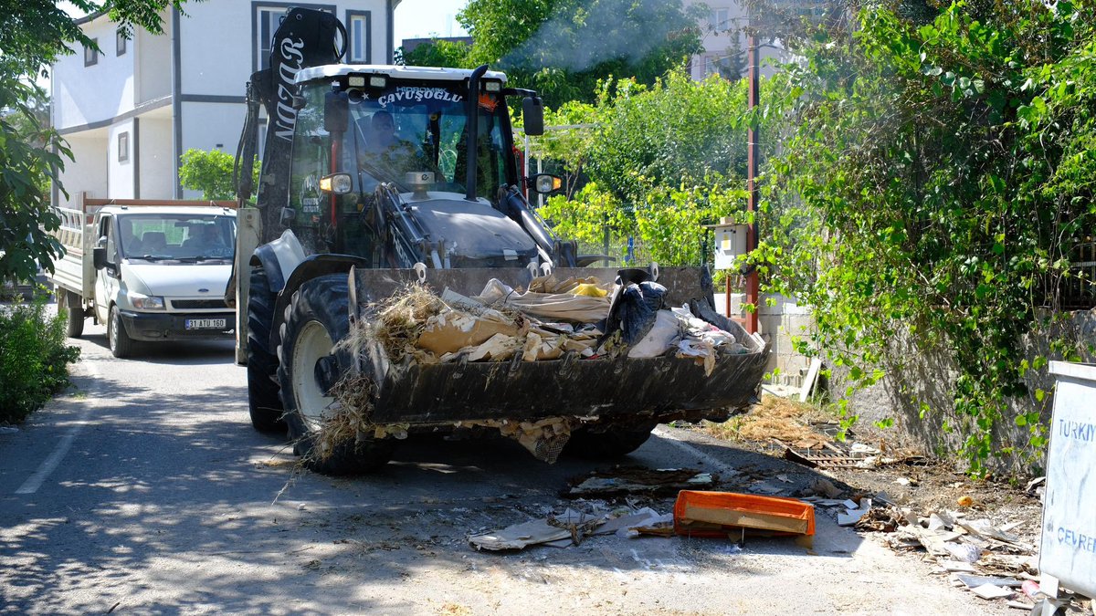 Defne’de Temizlik Var!

DEFNE BELEDİYESİ Temizlik İşleri Müdürlüğü ekipleri sahada!
Her gün onlarca noktada temizlik araçlarımızla, personelimizle durmadan çalışıyoruz.
Amacımız net: Daha temiz sokaklar, daha sağlıklı bir Defne!

Bugün de aynı enerjiyle sahadayız.