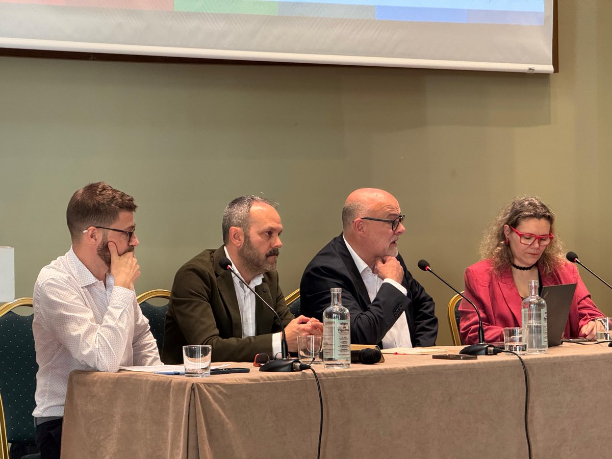 ACMunicipis's tweet photo. Algunes imatges més de la intervenció que va fer @Llumacodi, director de la Fundació Transparència i Bon Govern de l'ACM, ahir a Figueres en el marc de la Setmana del Govern Obert 2025 parlant de la transparència als ens locals #OpenGovWeek #OpenGovWeekCAT https://t.co/qu2GnuzGaV