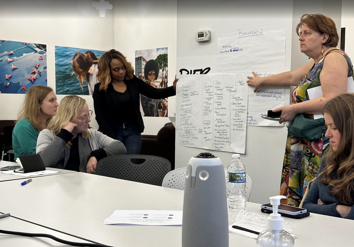 This week, we put on our thinking caps alongside the Illinois Media Literacy Coalition &amp; discussed ways to advance #medialiteracy education across the state.

Great conversation &amp; plenty of insightful ideas filled the room. Thanks to everyone who joined us!

#knowledgeispower
