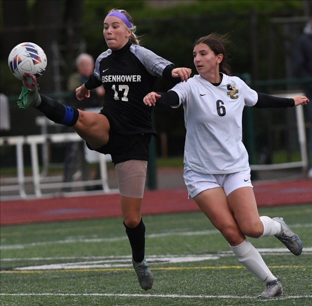 Ike reprises result from regular season, shuts out Stoney Creek to open districts trib.al/3BgIcn1